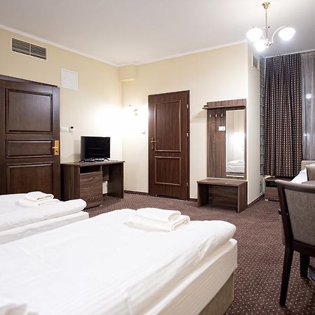 Hotel Lord クロスノ エクステリア 写真