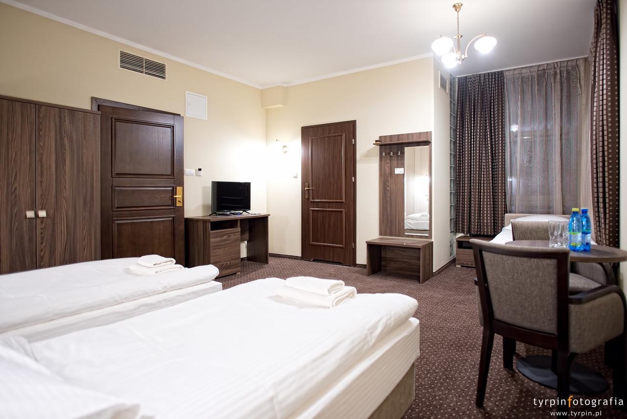 Hotel Lord クロスノ エクステリア 写真
