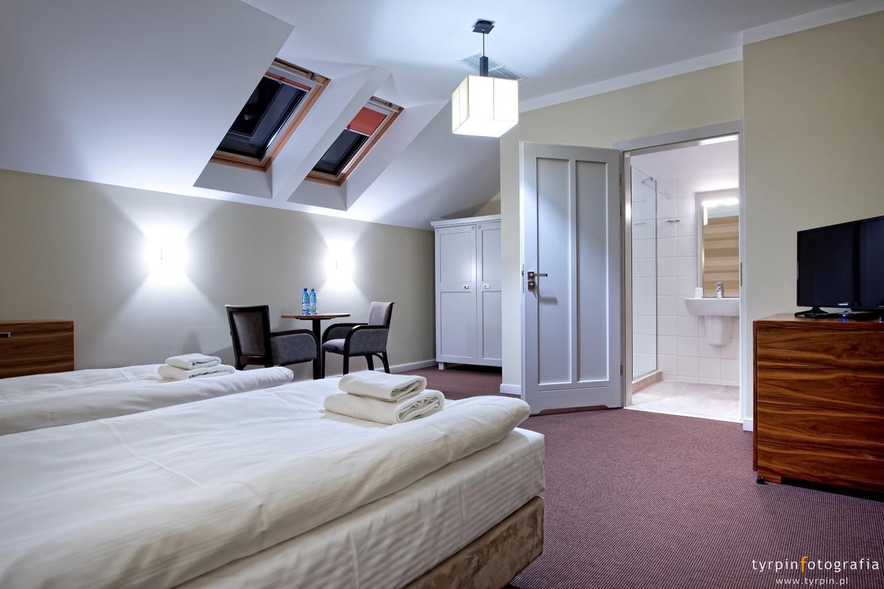 Hotel Lord クロスノ エクステリア 写真